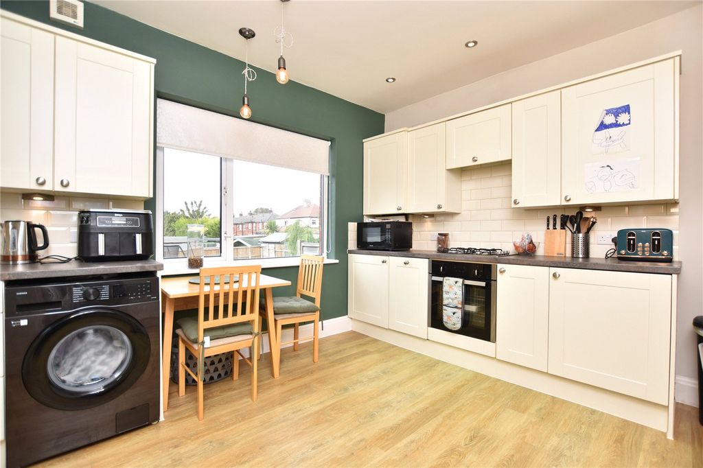 Property photo 3 of 12 Picture No. 02