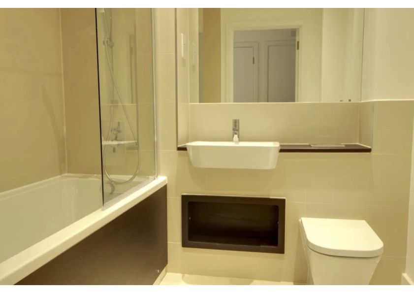Property photo 2 of 9 Bathroom