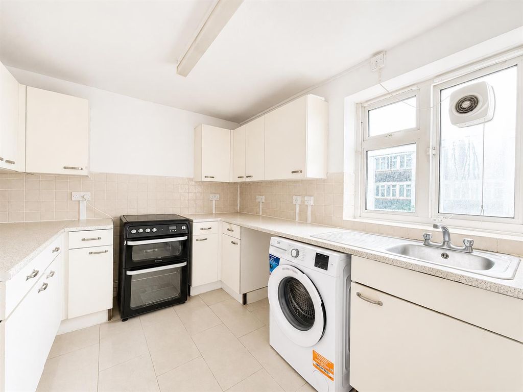 Property photo 2 of 7 Kitchen