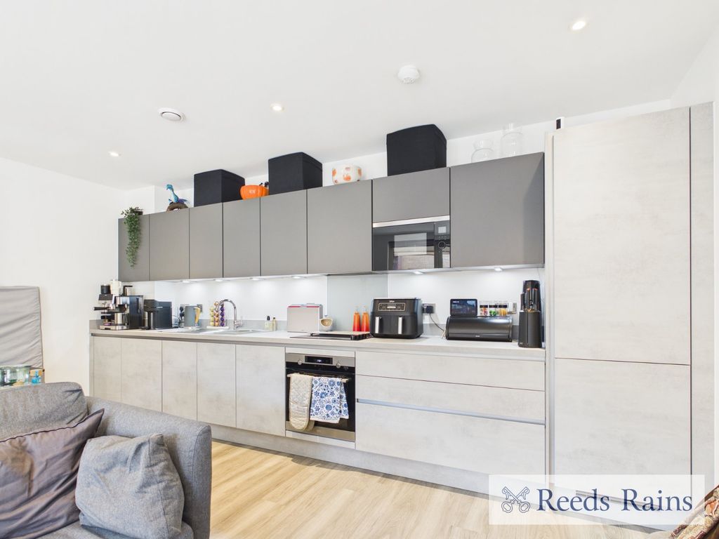 Property photo 3 of 25 Picture No. 12