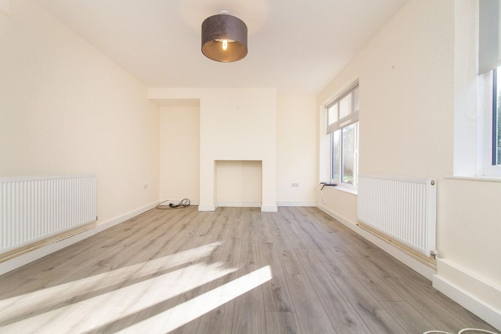 Property photo 3 of 11 Living Room