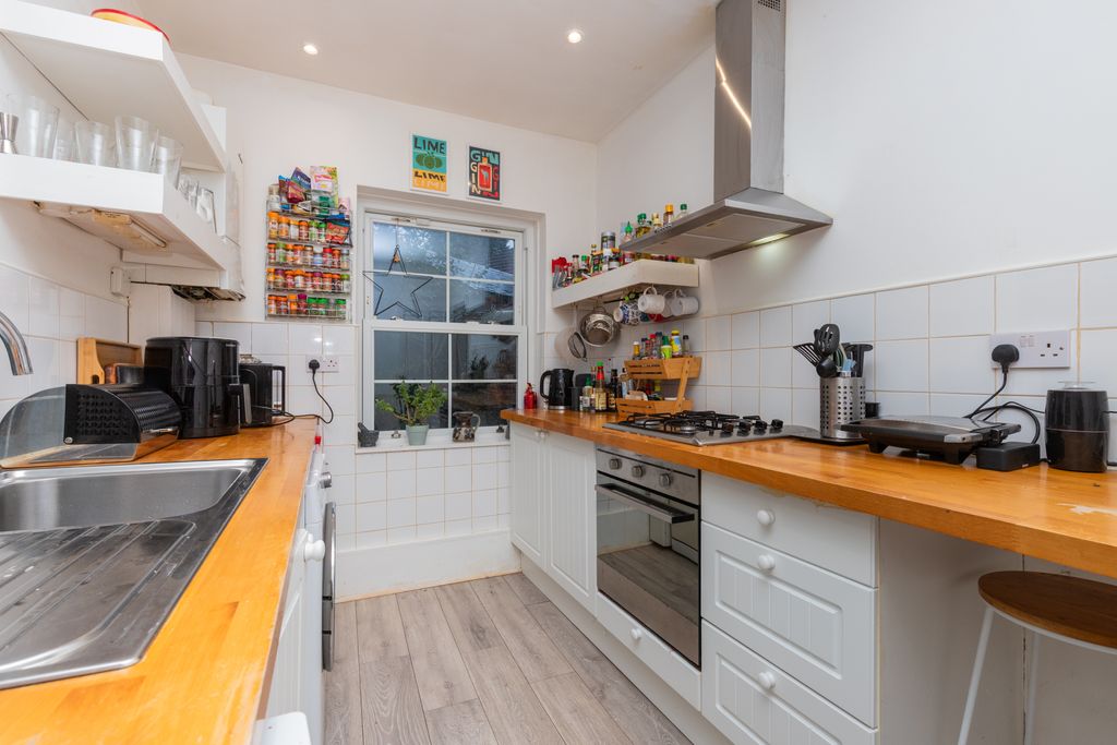 Property photo 3 of 27