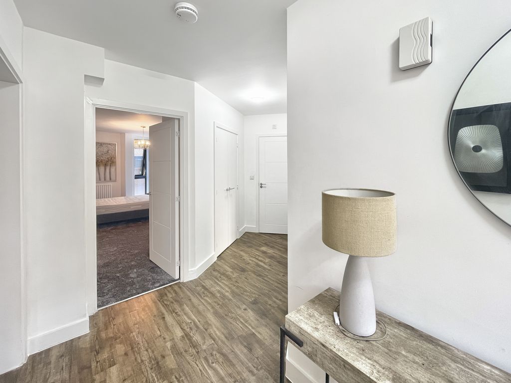 Property photo 2 of 14 Hallway