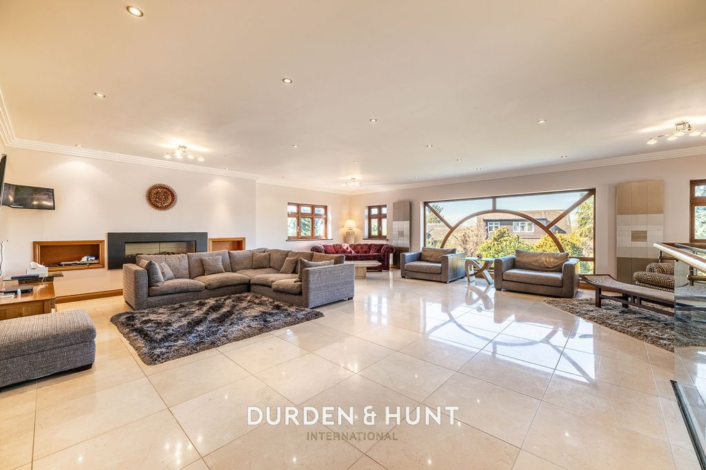 Property photo 2 of 37