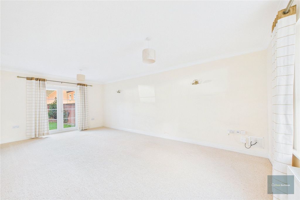 Property photo 3 of 22 Living Room