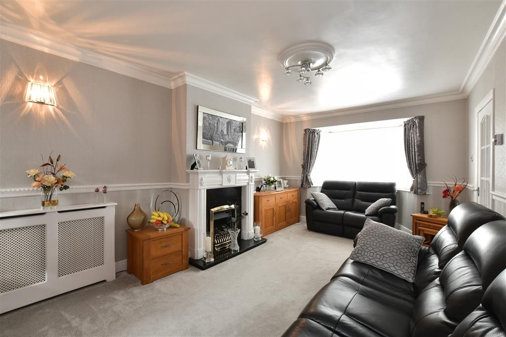 Property photo 2 of 13 Lounge