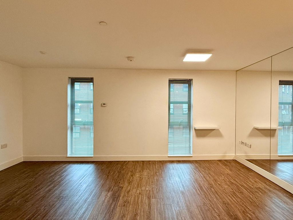 Property photo 3 of 7 Studio