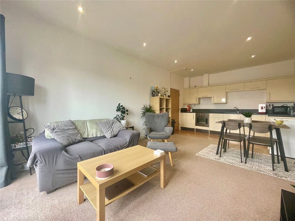 Property photo 1 of 14 Lounge / Kitchen