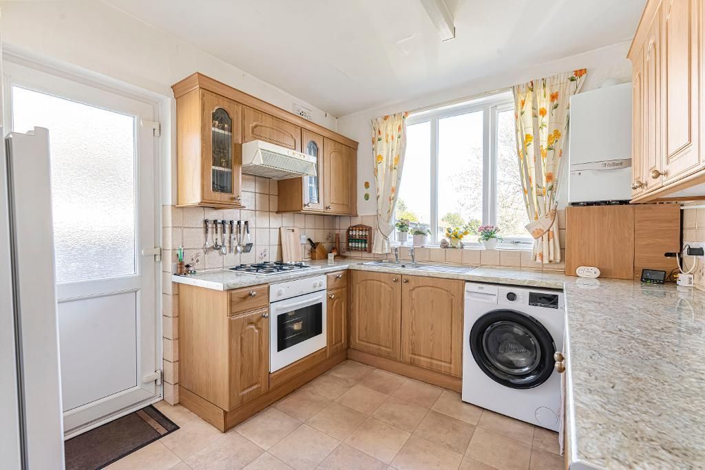 Property photo 2 of 10 Kitchen