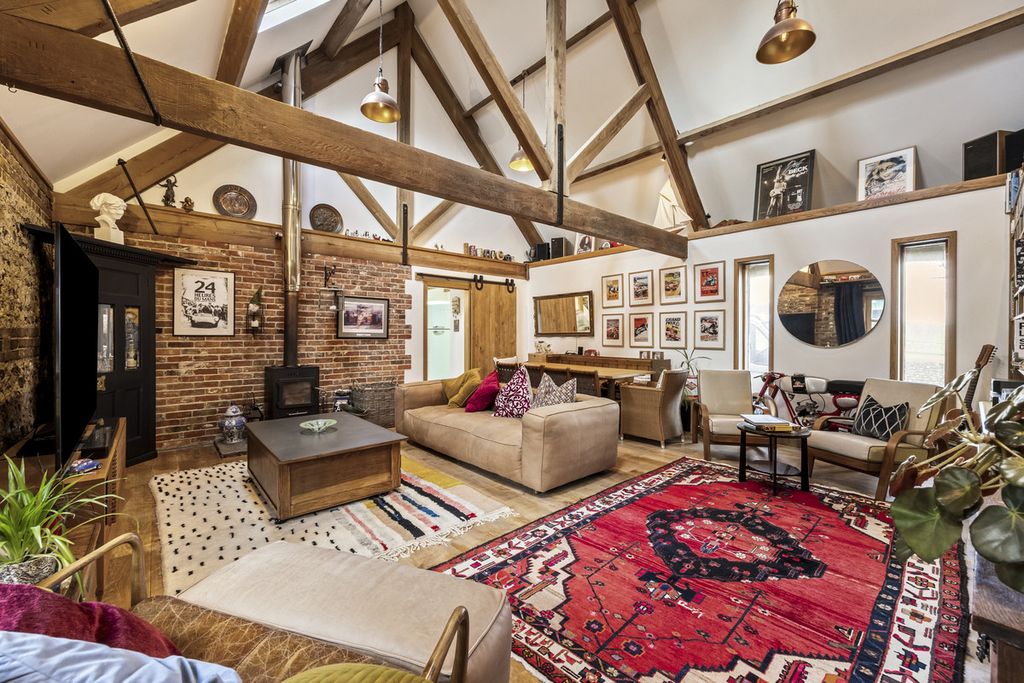 Property photo 1 of 32