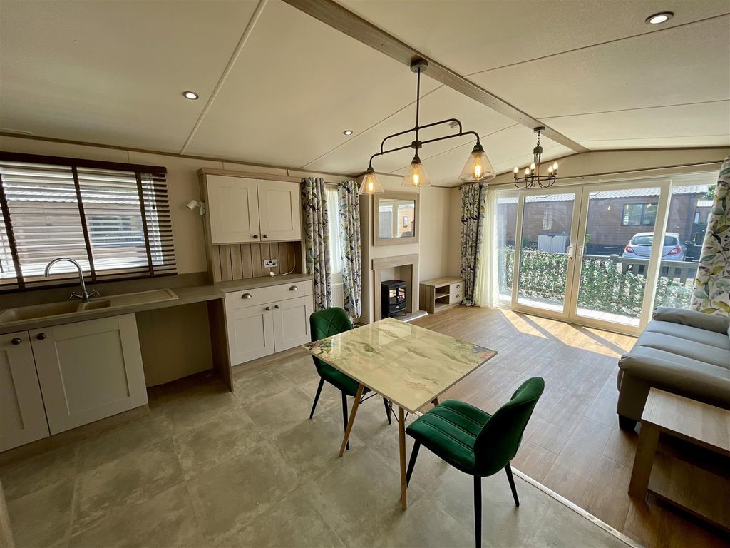 Property photo 3 of 9 Kitchen/Diner