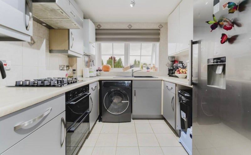 Property photo 3 of 7 Kitchen