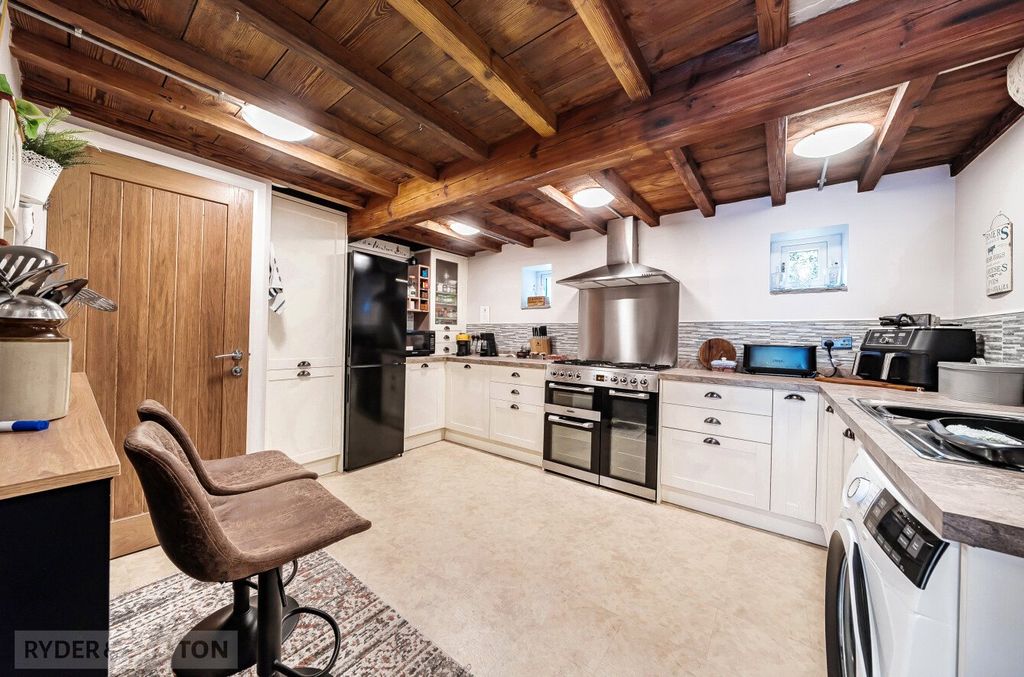 Property photo 3 of 20 Kitchen
