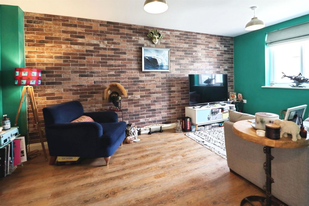 Property photo 2 of 23