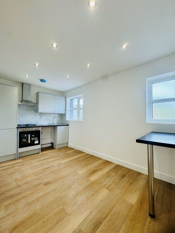 Property photo 1 of 4 1 Bed Flat To Rent Brighton Road, South Croydon Cr2 6EU