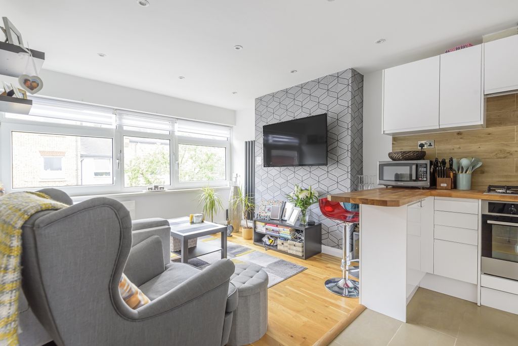 Property photo 1 of 7 842188 (2)