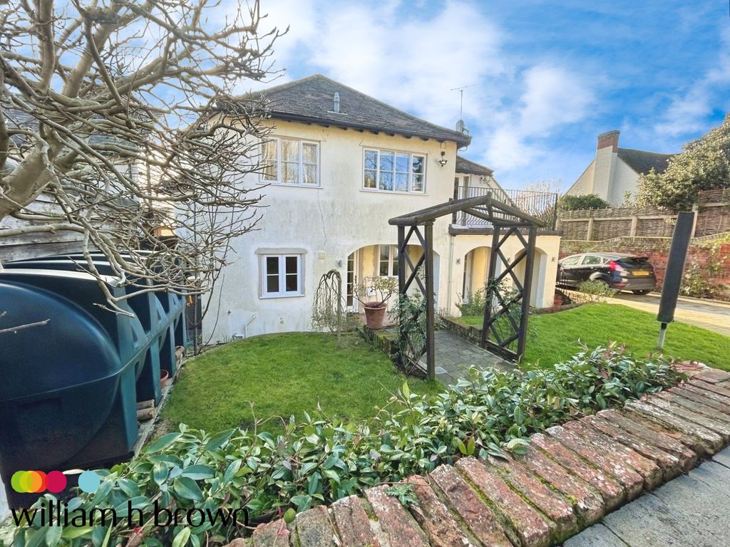 Property photo 1 of 12 Bedroom 3