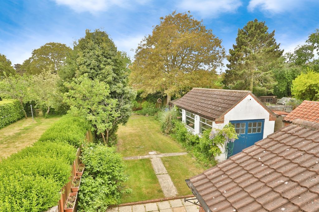Property photo 2 of 17