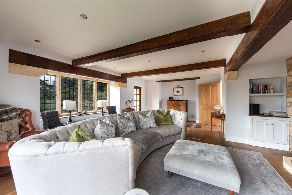 Property photo 3 of 23 Sitting Room
