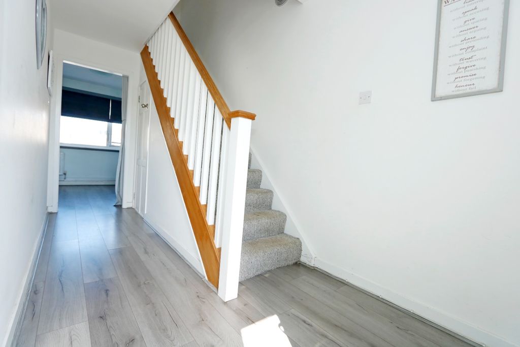 Property photo 3 of 11 5111946