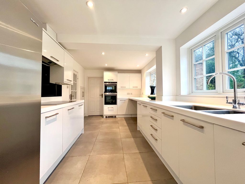 Property photo 2 of 21