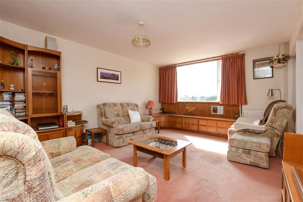 Property photo 2 of 13 Lounge