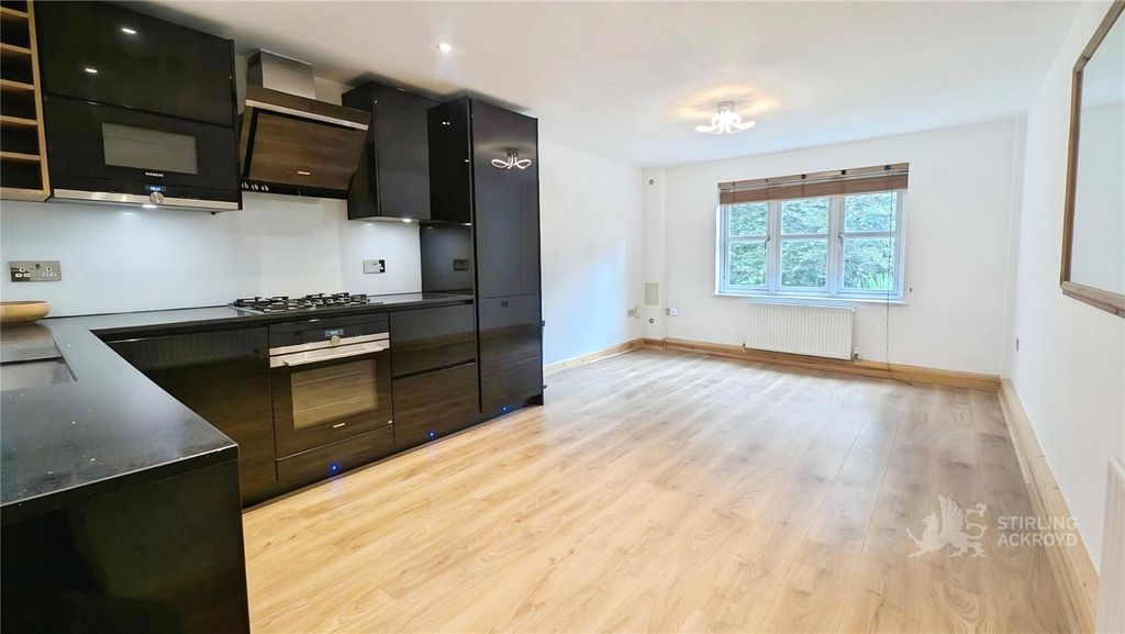 Property photo 1 of 8 Reception/Kitchen