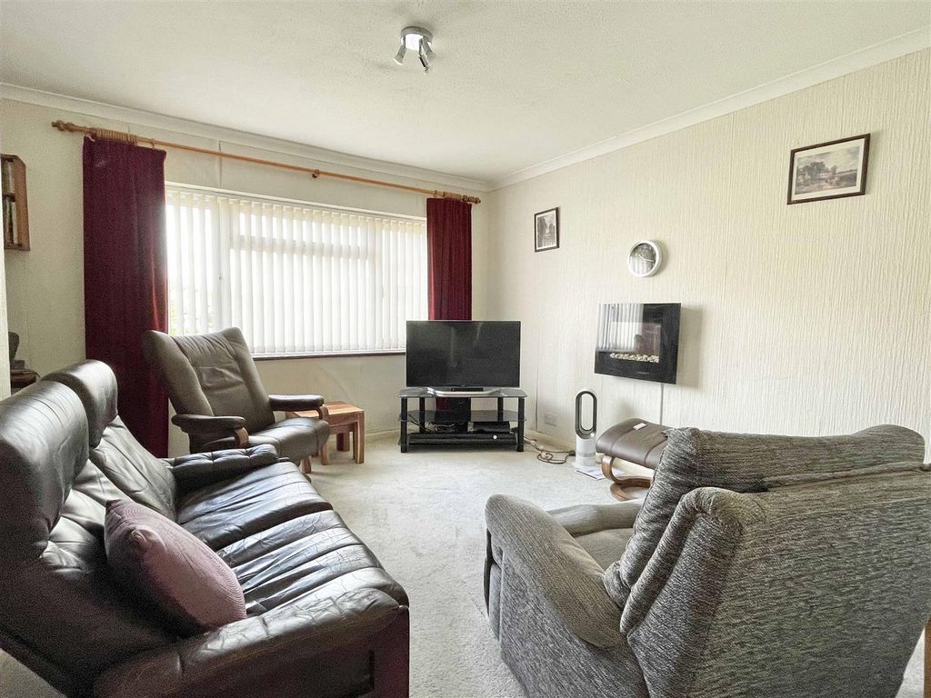 Property photo 2 of 13 l1.Jpg