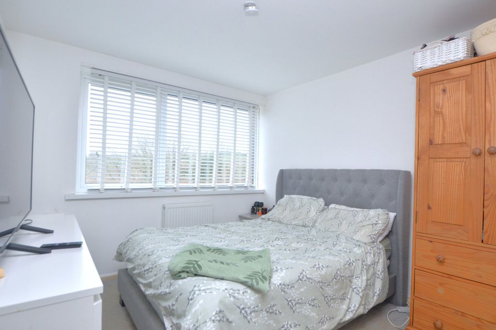 Property photo 3 of 8 Picture No. 12