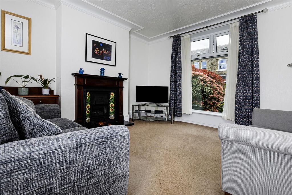 Property photo 2 of 44 Living Room