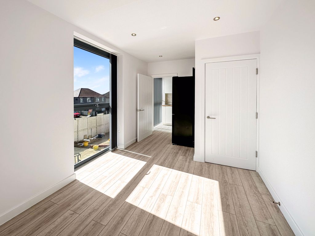 Property photo 3 of 5 Photo 6