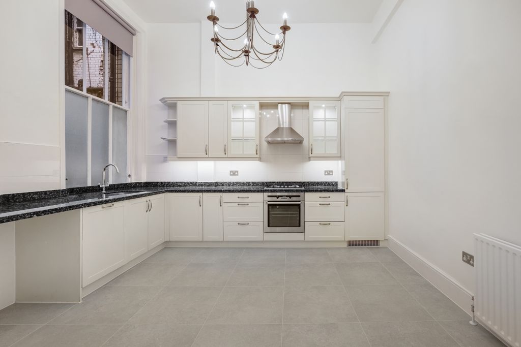 Property photo 2 of 17 Jll Flat 1 57 Ege...