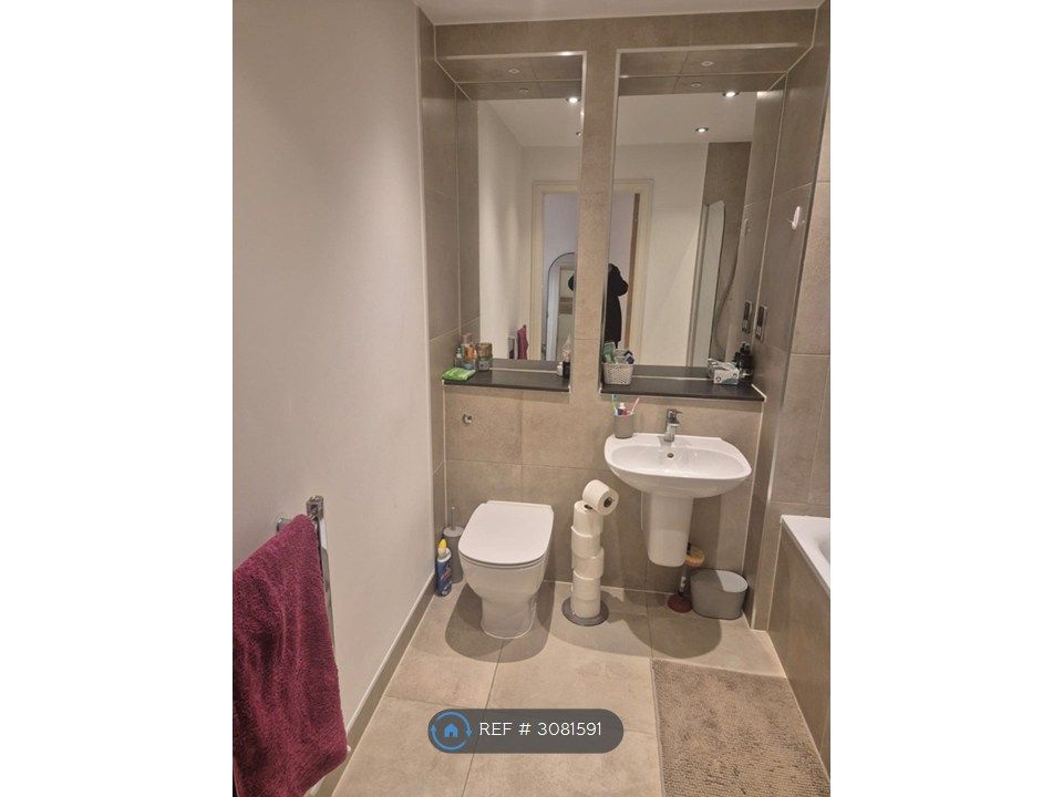 Property photo 3 of 12 Bathroom