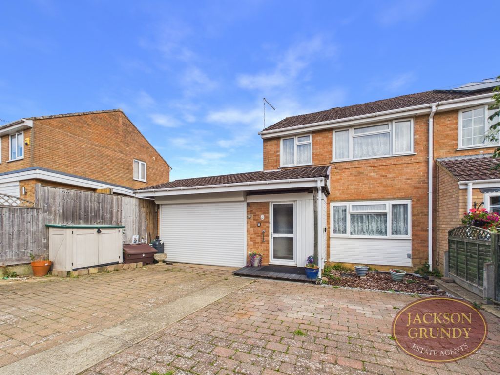 Property photo 1 of 8 Waggoners Way