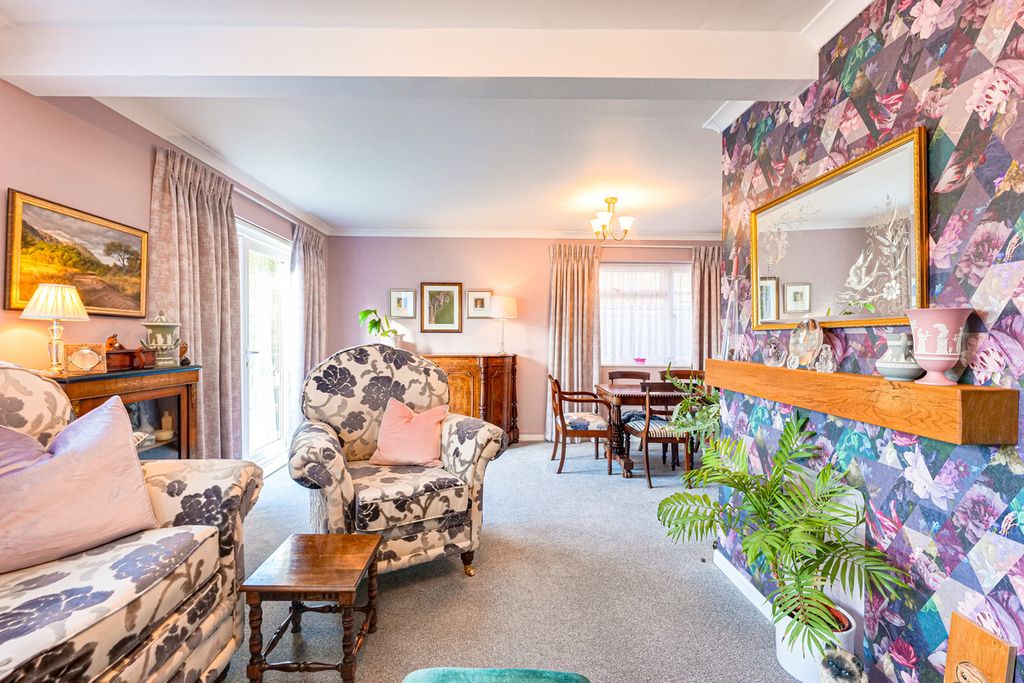 Property photo 3 of 33