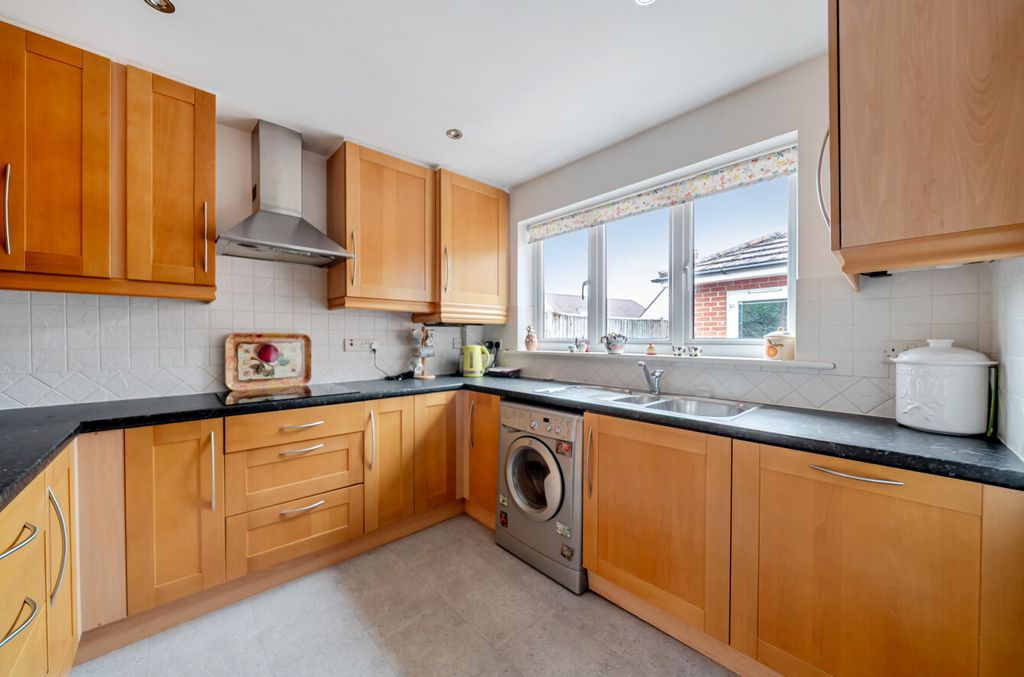 Property photo 3 of 18 1521972-24-6Aa80A...