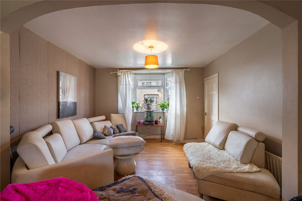 Property photo 3 of 16 Picture No. 11