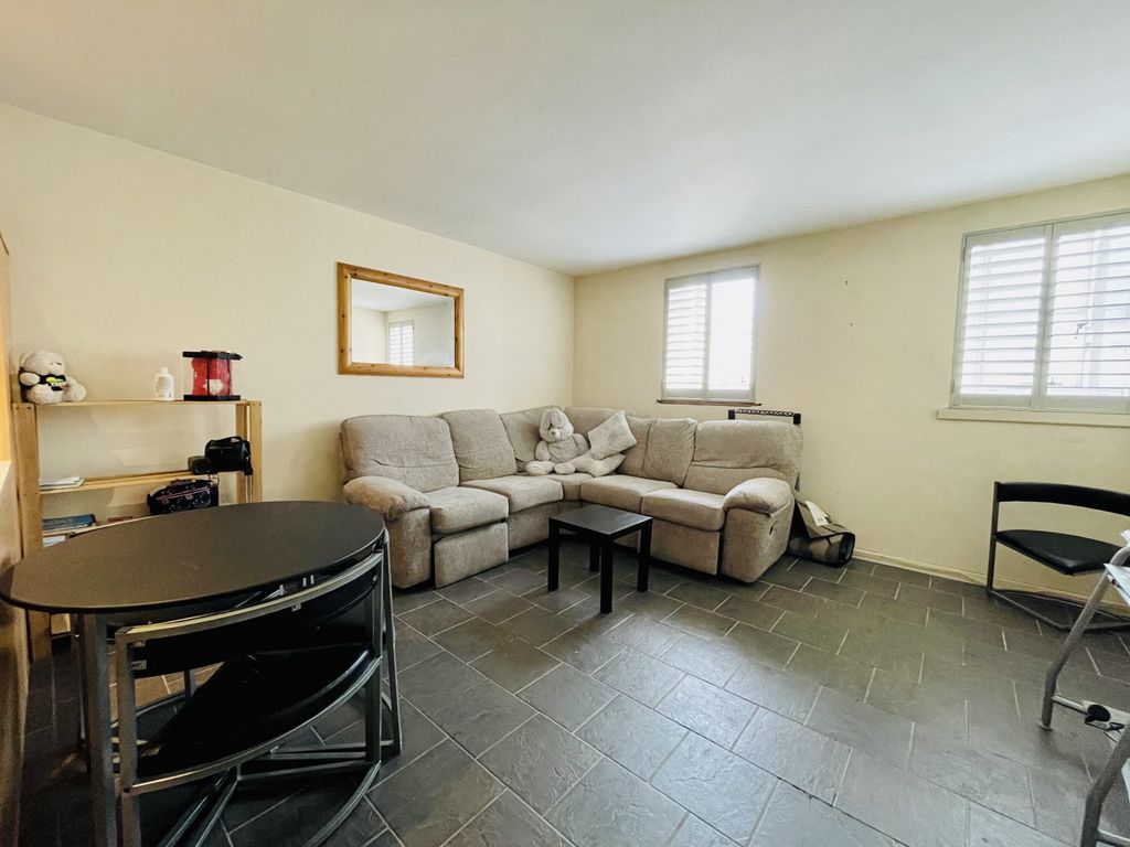 Property photo 2 of 11 Gallery
