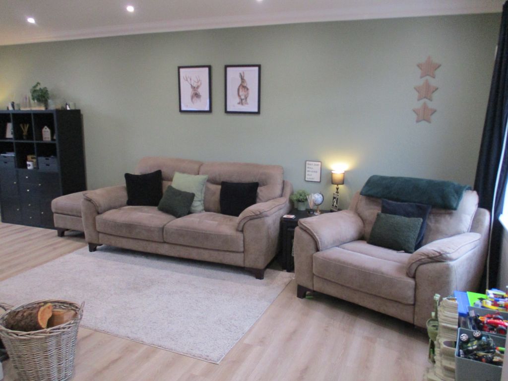 Property photo 3 of 21