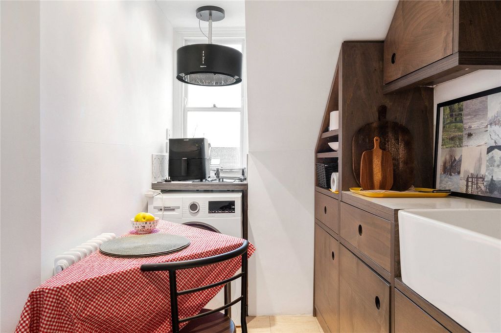 Property photo 3 of 21 Kitchen