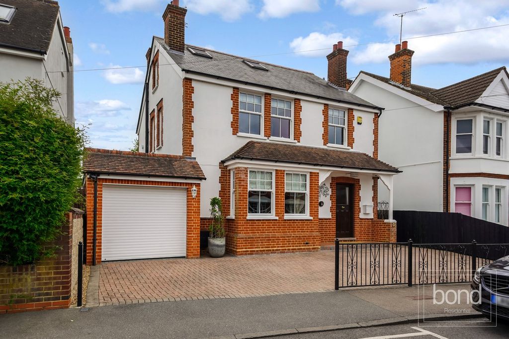 Property photo 1 of 28