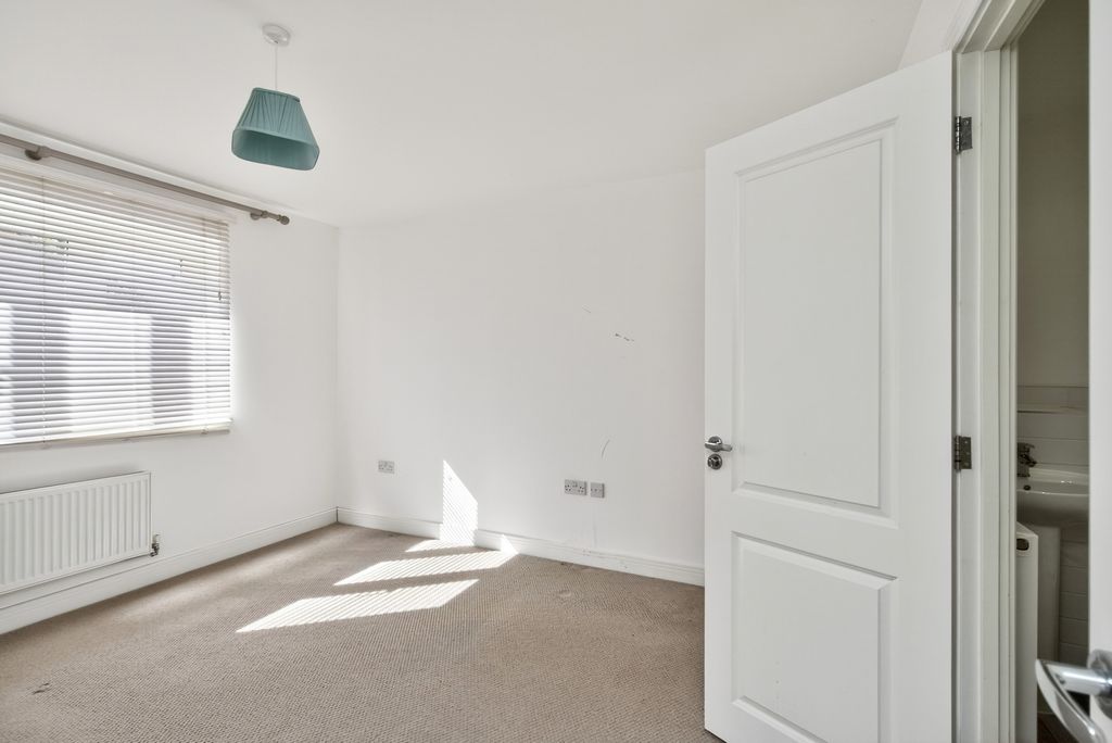 Property photo 3 of 28