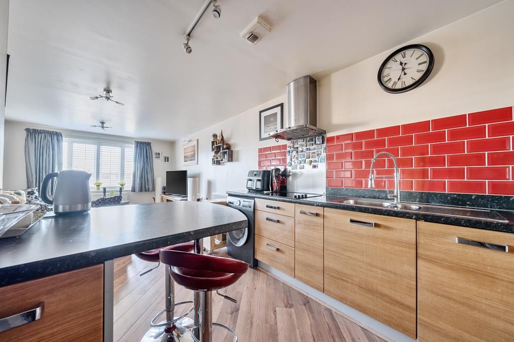 Property photo 3 of 18 Kitchen