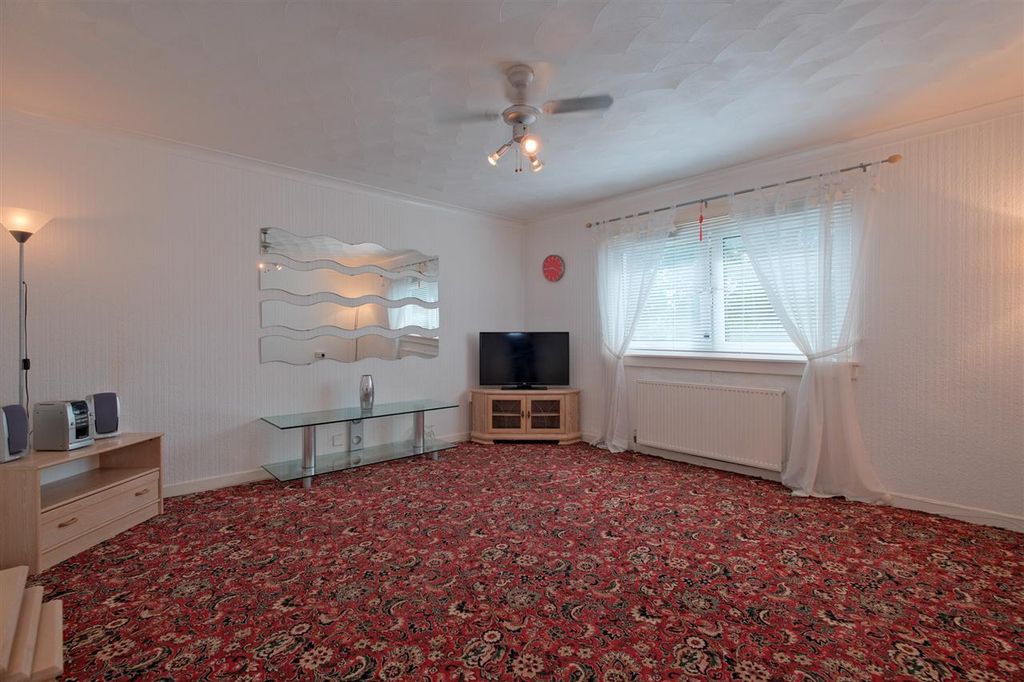 Property photo 2 of 15 Lounge