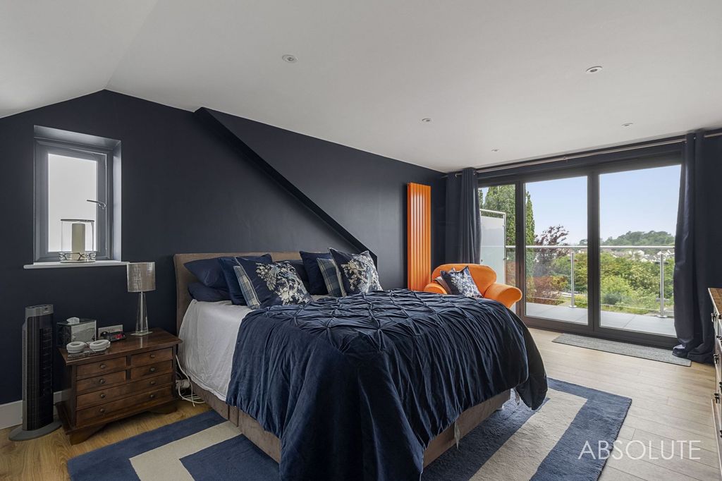 Property photo 3 of 35