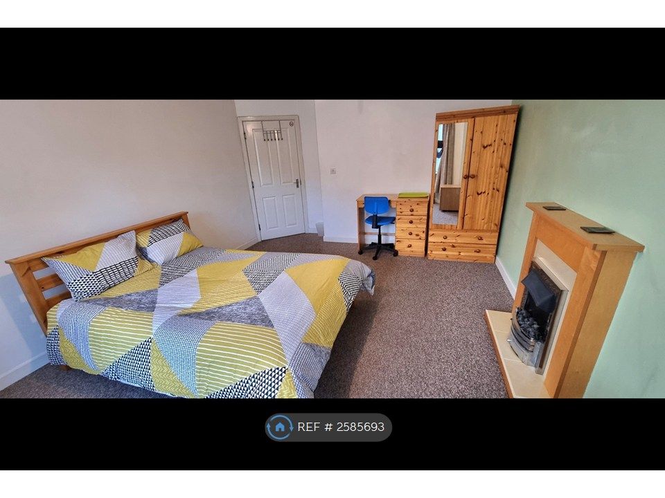 Property photo 3 of 7 Bedroom 1