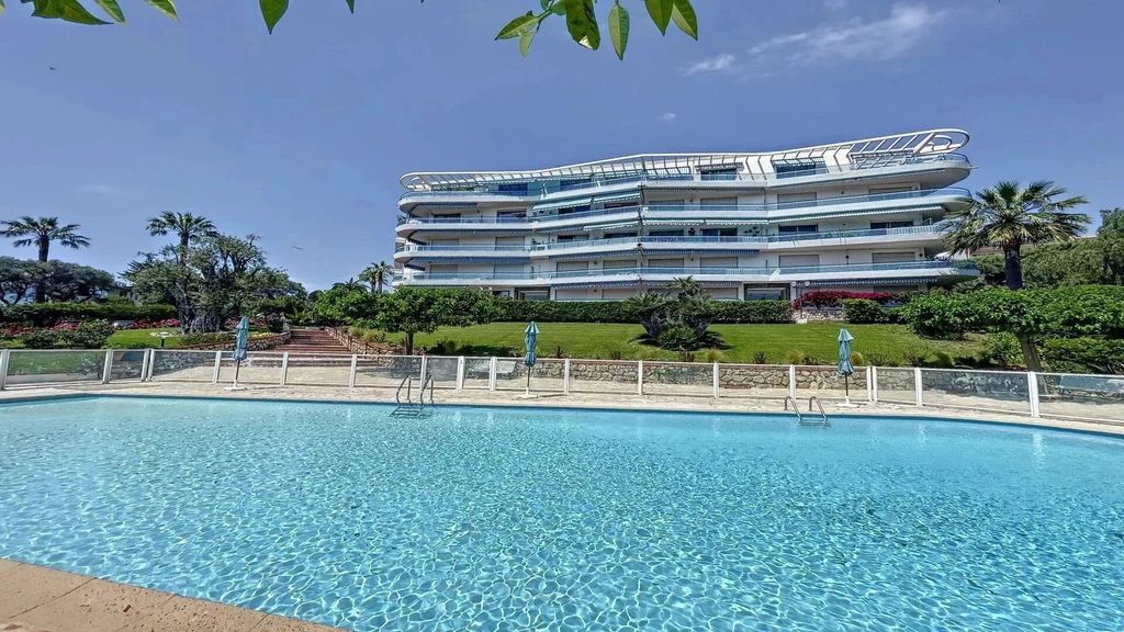 Property photo 1 of 18 Juan-Les-Pins – 2-Bedroom Apartment – Park & Swimming Pool – Terrace – Garage