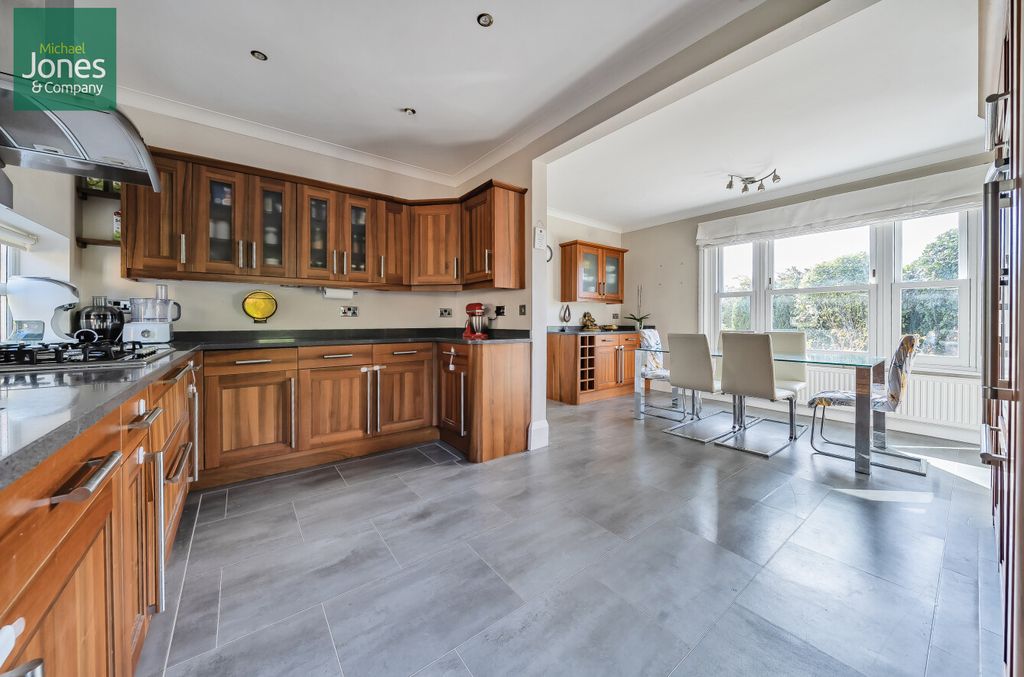 Property photo 3 of 22 Kitchen