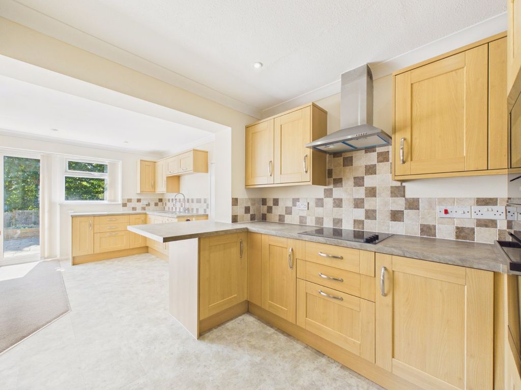 Property photo 3 of 20 Kitchen