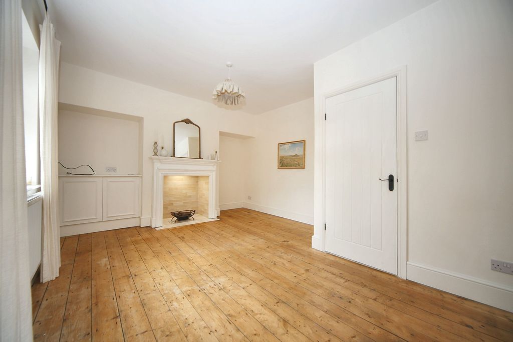Property photo 3 of 26
